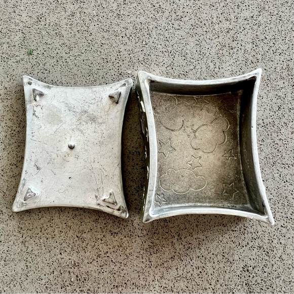 LIFE IS BUT A DREAM small silver and green enamel keepsake jewelry metallic box - Picture 10 of 16